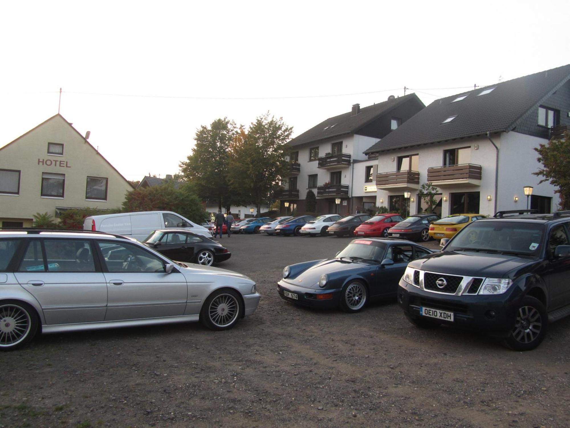 Hotel Zur Burg Nuerburg Bagian luar foto