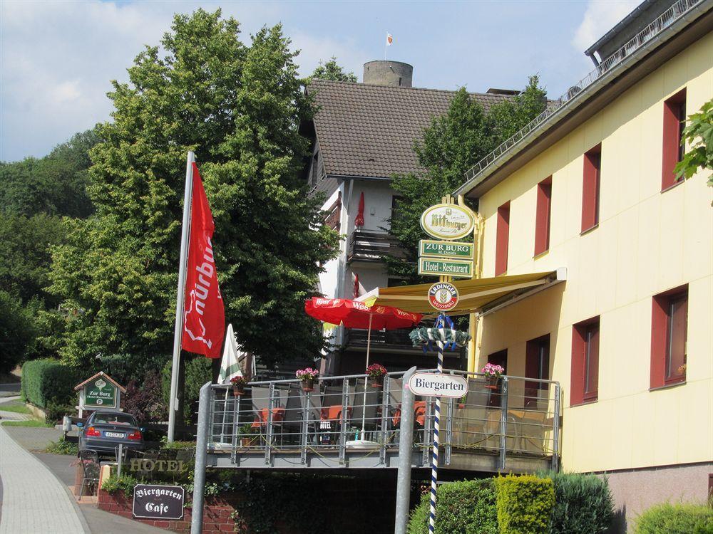 Hotel Zur Burg Nuerburg Bagian luar foto
