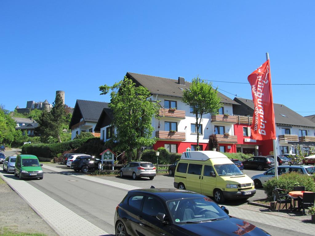 Hotel Zur Burg Nuerburg Bagian luar foto