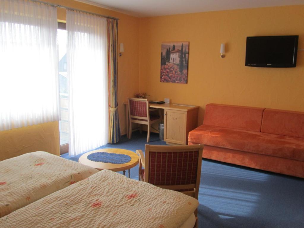 Hotel Zur Burg Nuerburg Ruang foto