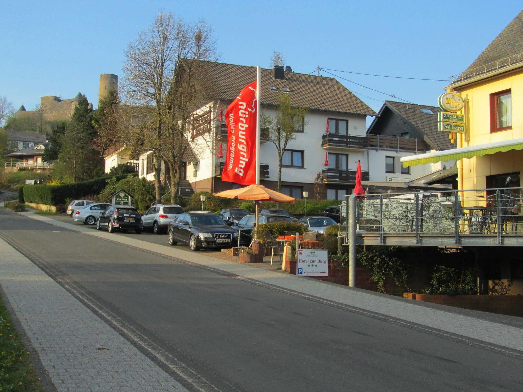 Hotel Zur Burg Nuerburg Bagian luar foto