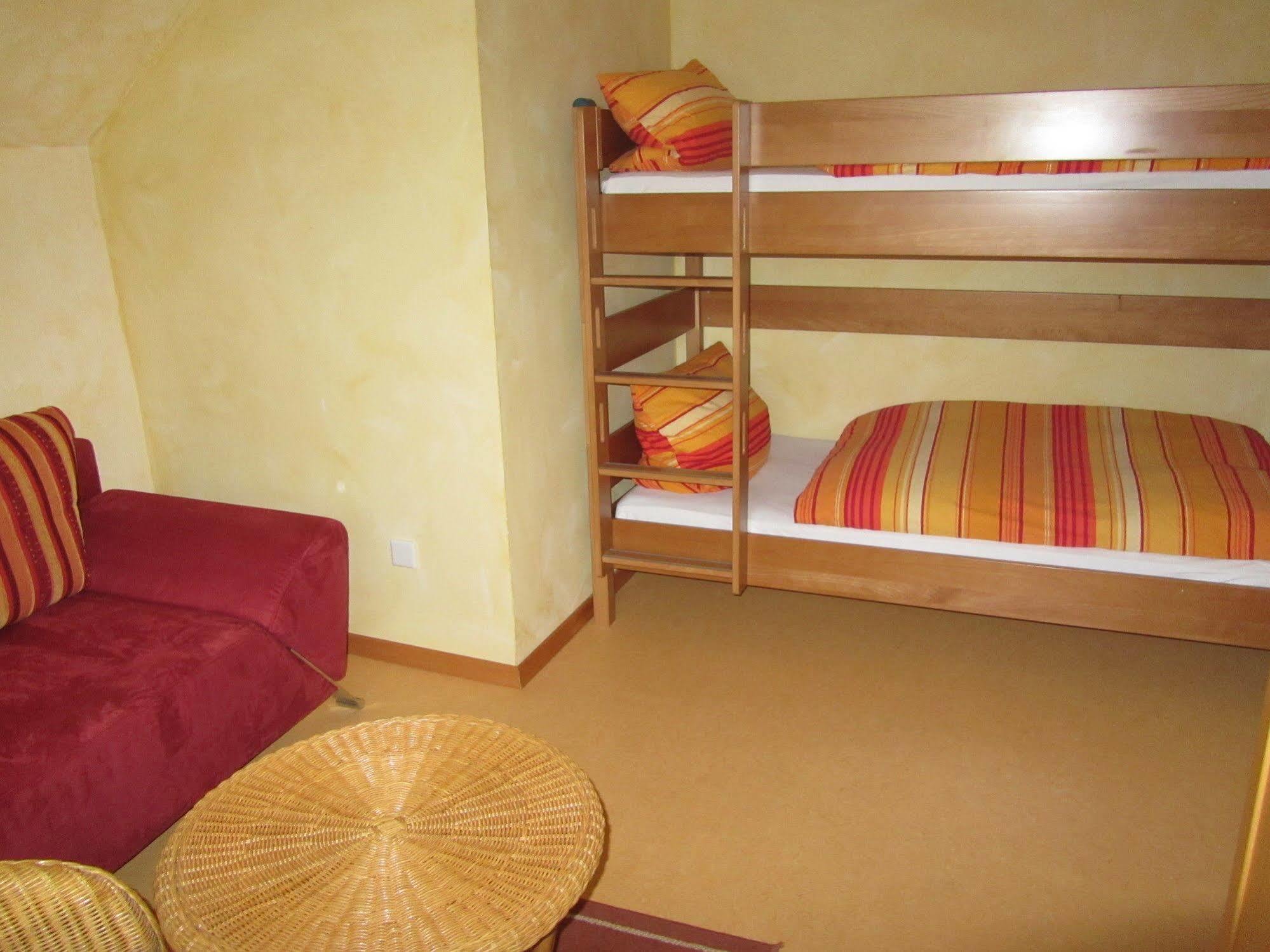 Hotel Zur Burg Nuerburg Bagian luar foto